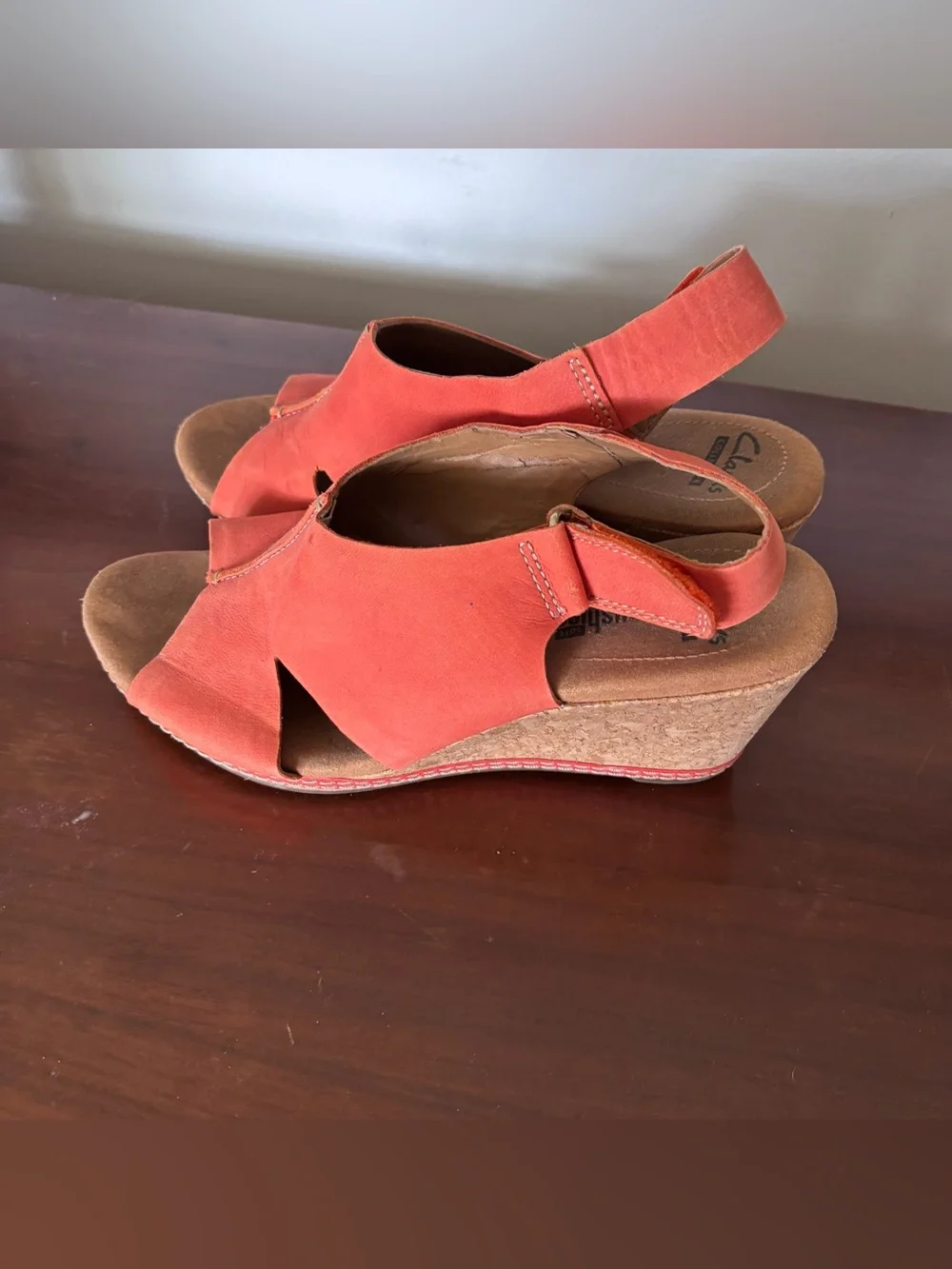Clarks helio float Women's Orange Suede Wedge Sandals size 8 euc strap closure